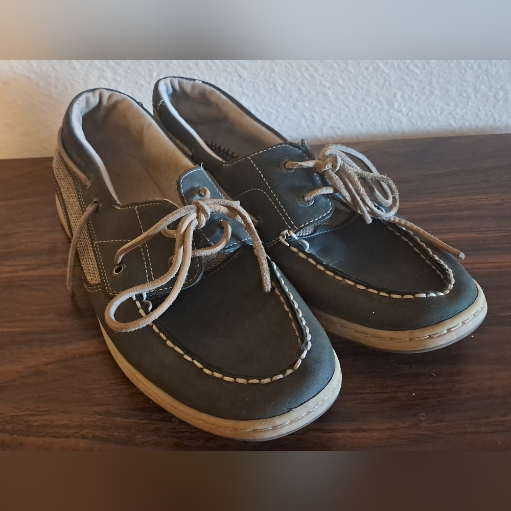 Clarks Size 8.5 Women's Dark Gray Boat Loafers with Tan Laces
